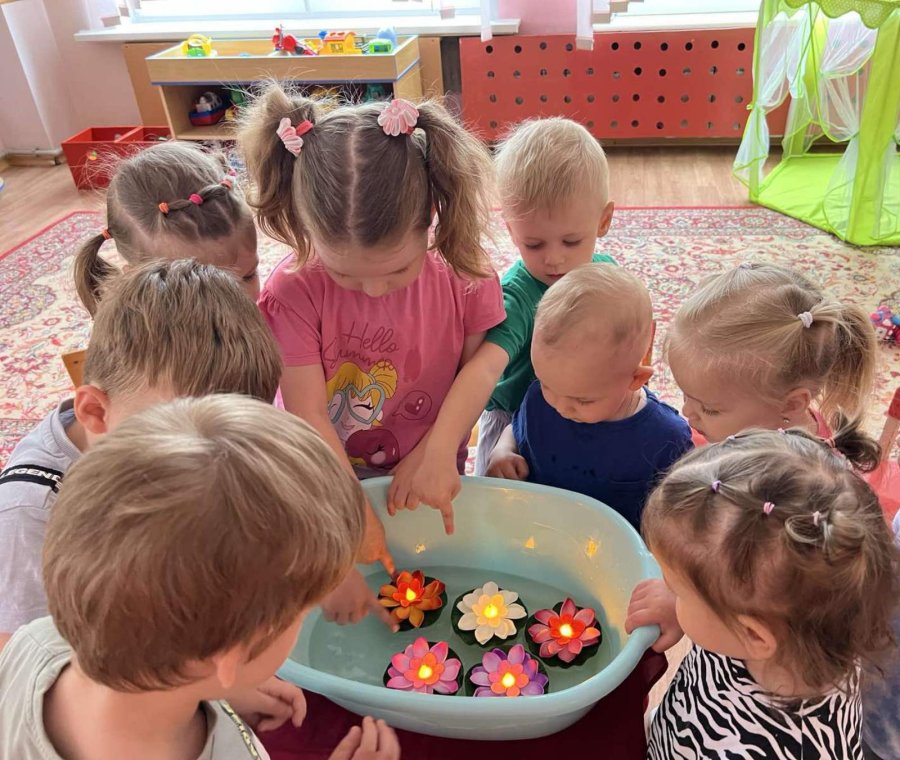 Наши малыши. Игры с песком и водой