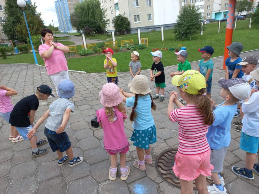 Вместе весело шагать...